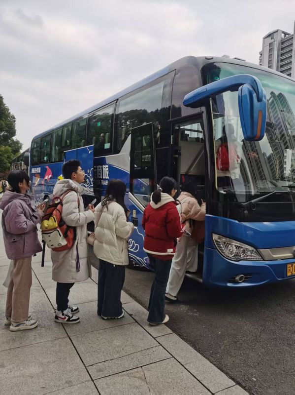 校園直通車今日開(kāi)班 解決你的回家“難題”